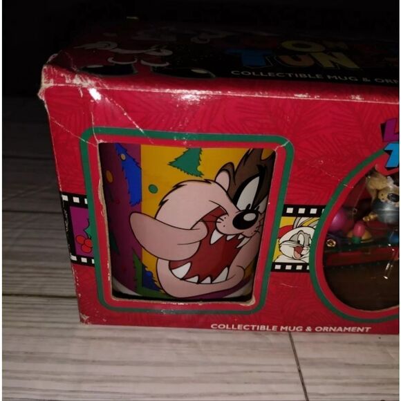 Vintage 1996 Looney Tunes Taz Coffee Tea Mug & Christmas Ornament Collectible - Picture 4 of 7